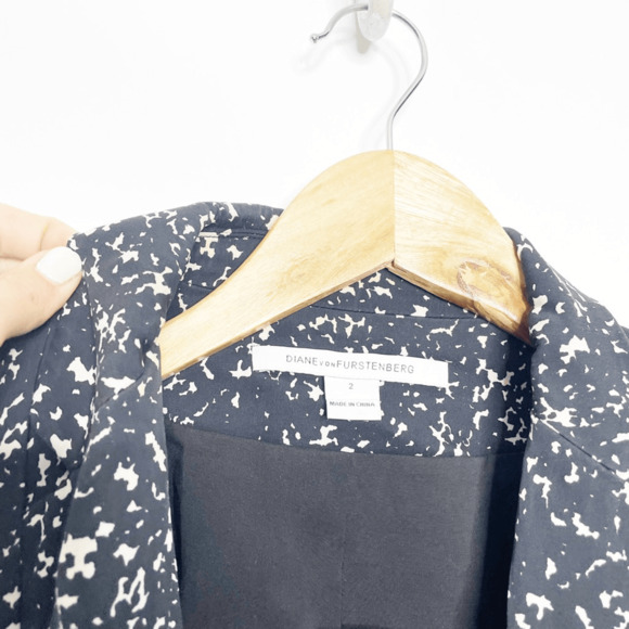 DIANE VON FURSTENBERG Vint Galaxy 100% silk Crepe blazer black womens 2 - Picture 4 of 9